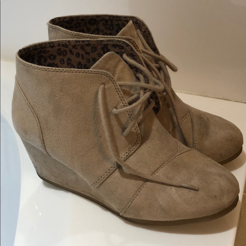 Nude ankle wedges